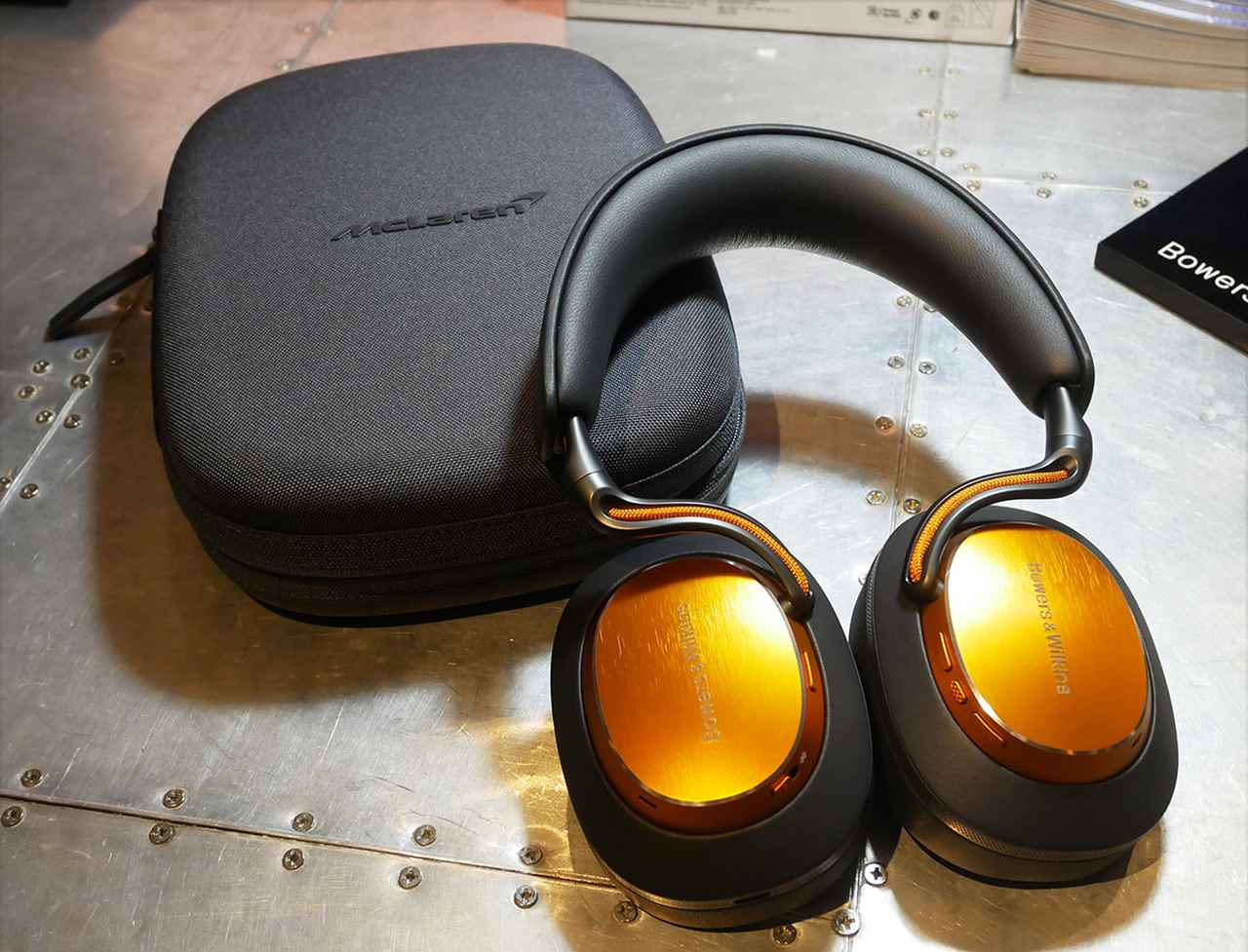 画像: 「Px8 S2 McLaren Edition」と付属のキャリングケース