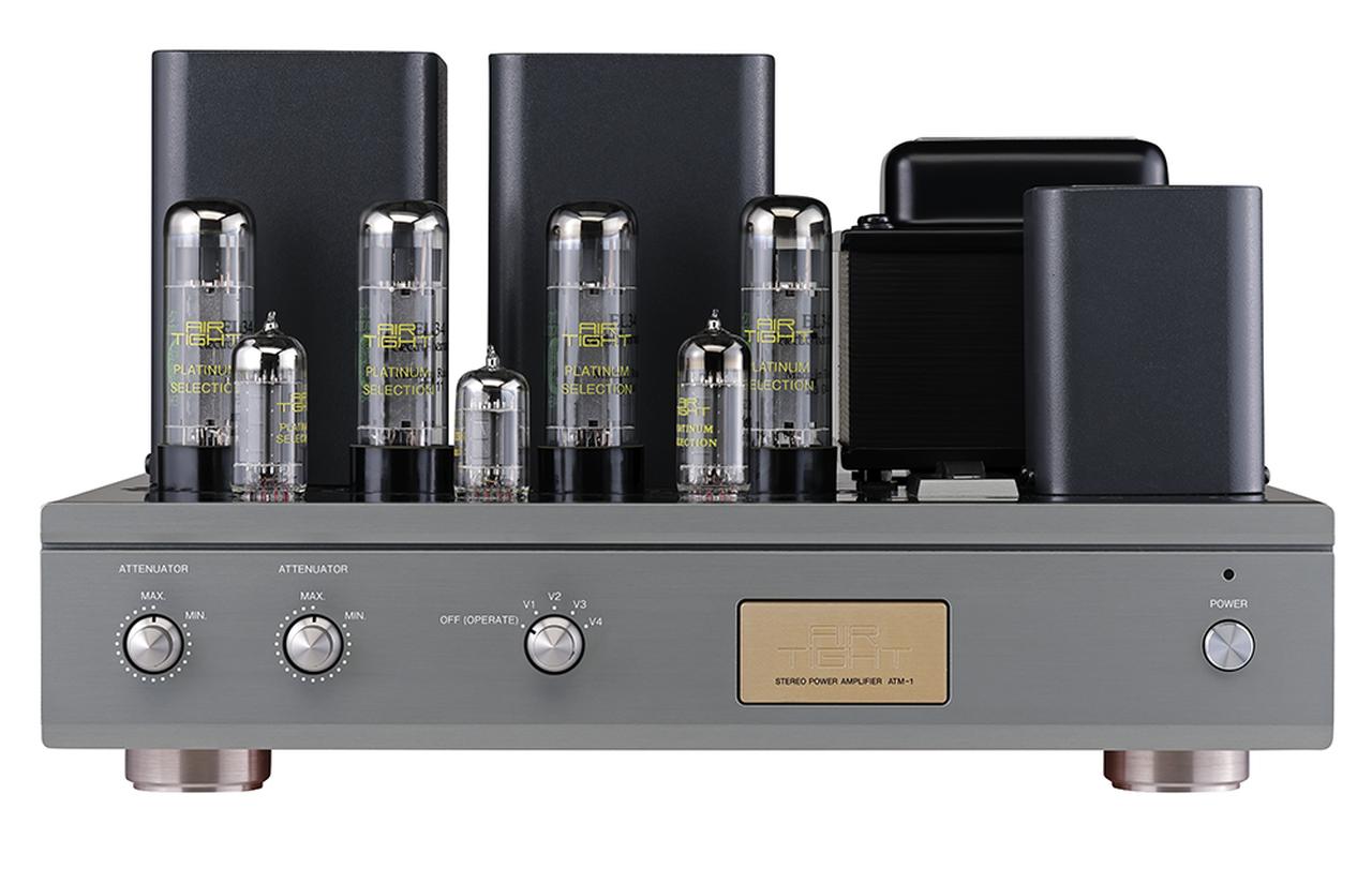 画像: 前段は12AT7×1、6CG7×2で構成。電源部チョークコイルを天板に配したのは第3世代機となる本機が初めてで、存在感が伝わる。フロントパネルは肉厚のアルミ製。L／Rch独立のアッテネーターとバイアス調整用の出力管切替えの3基のノブを装備する。