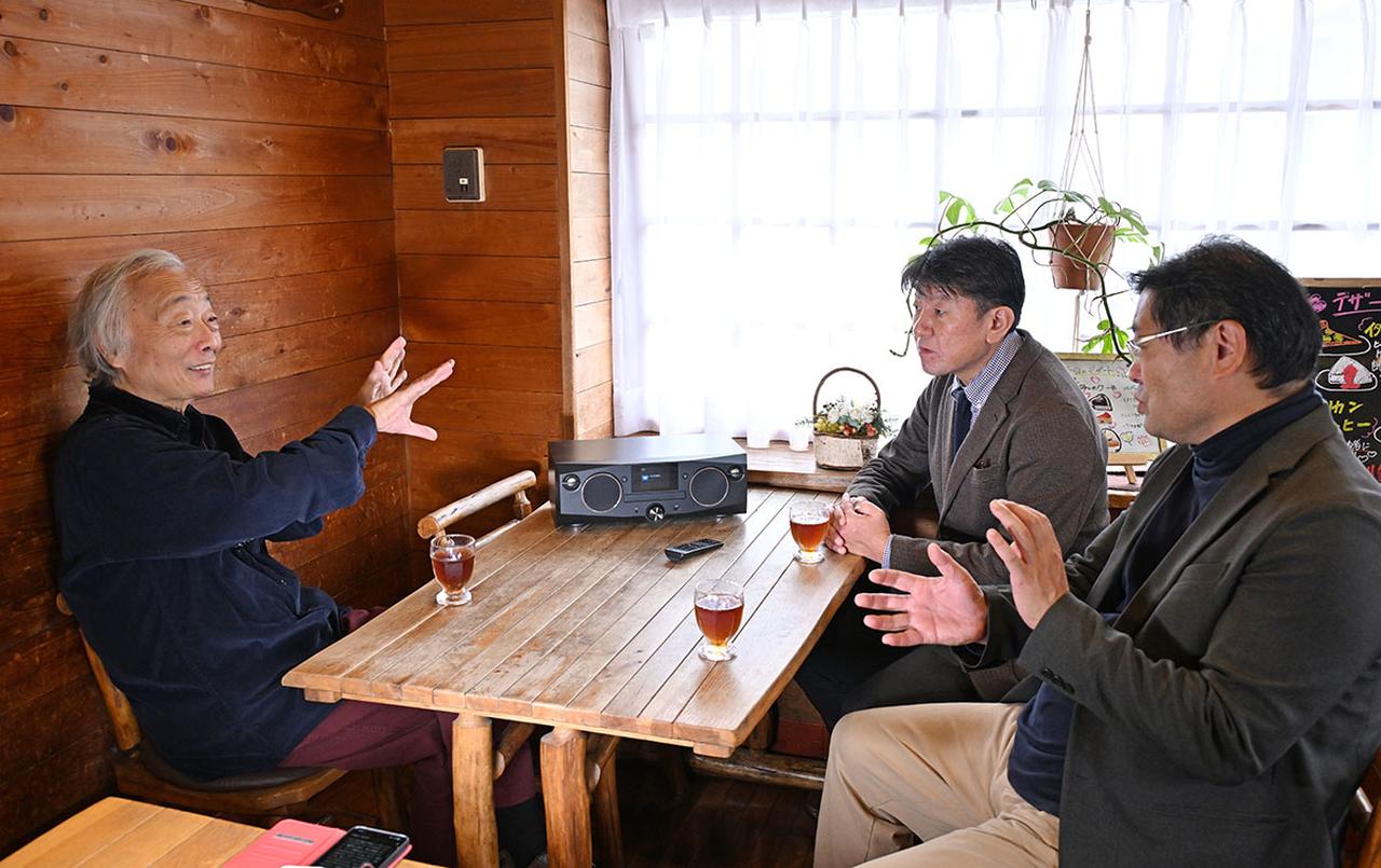 画像: 今回のインタビューは、麻倉さんの行きつけピザレストラン「ヒッコリーファーム登戸」の一角をお借りして行っている。ピザはもちろん、スモークチキンも絶品で、ランチも大人気のお店です www.hickory.co.jp