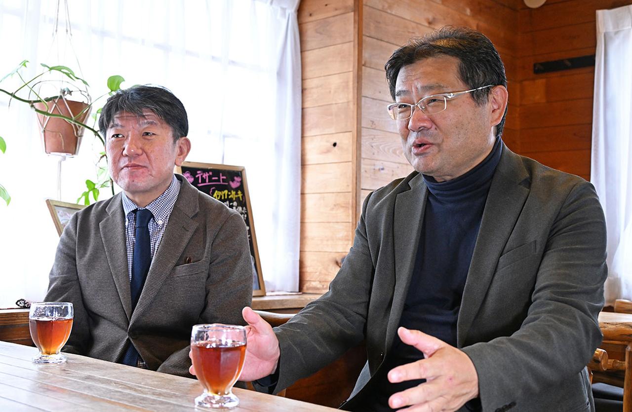 画像: 左が東芝エルイートレーディング株式会社 事業統括部 オーディオ事業部 国内商品部 商品企画担当の須永哲明さん。右はAUREXサウンドアドバイザー（DVAS合同会社 CEO）の桑原光孝さん