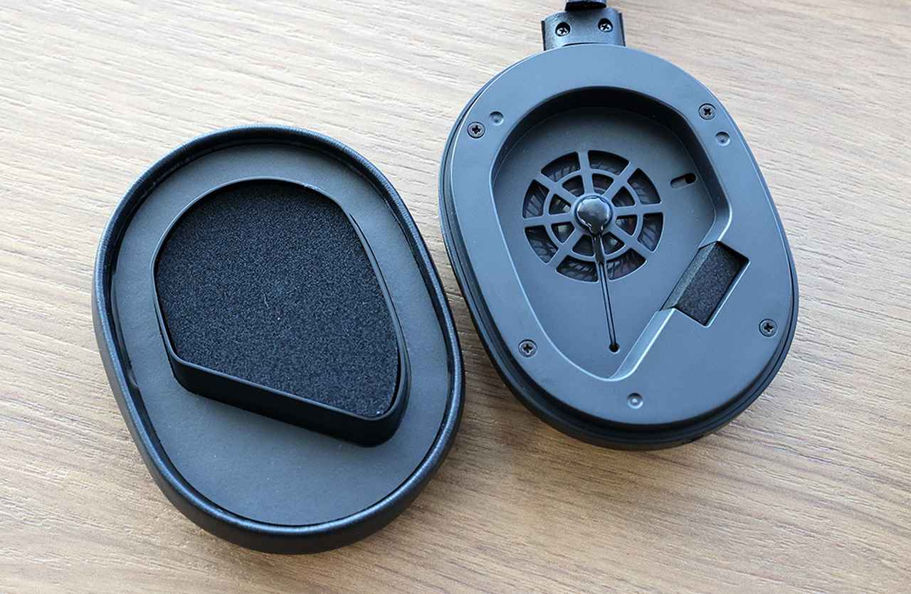 画像: イヤーパッドは簡単に取り外せる