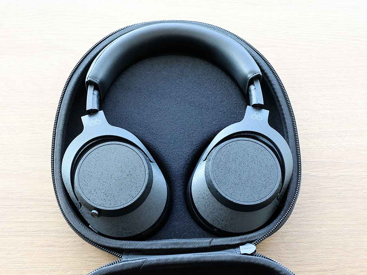 画像: 収納ケースが付属する