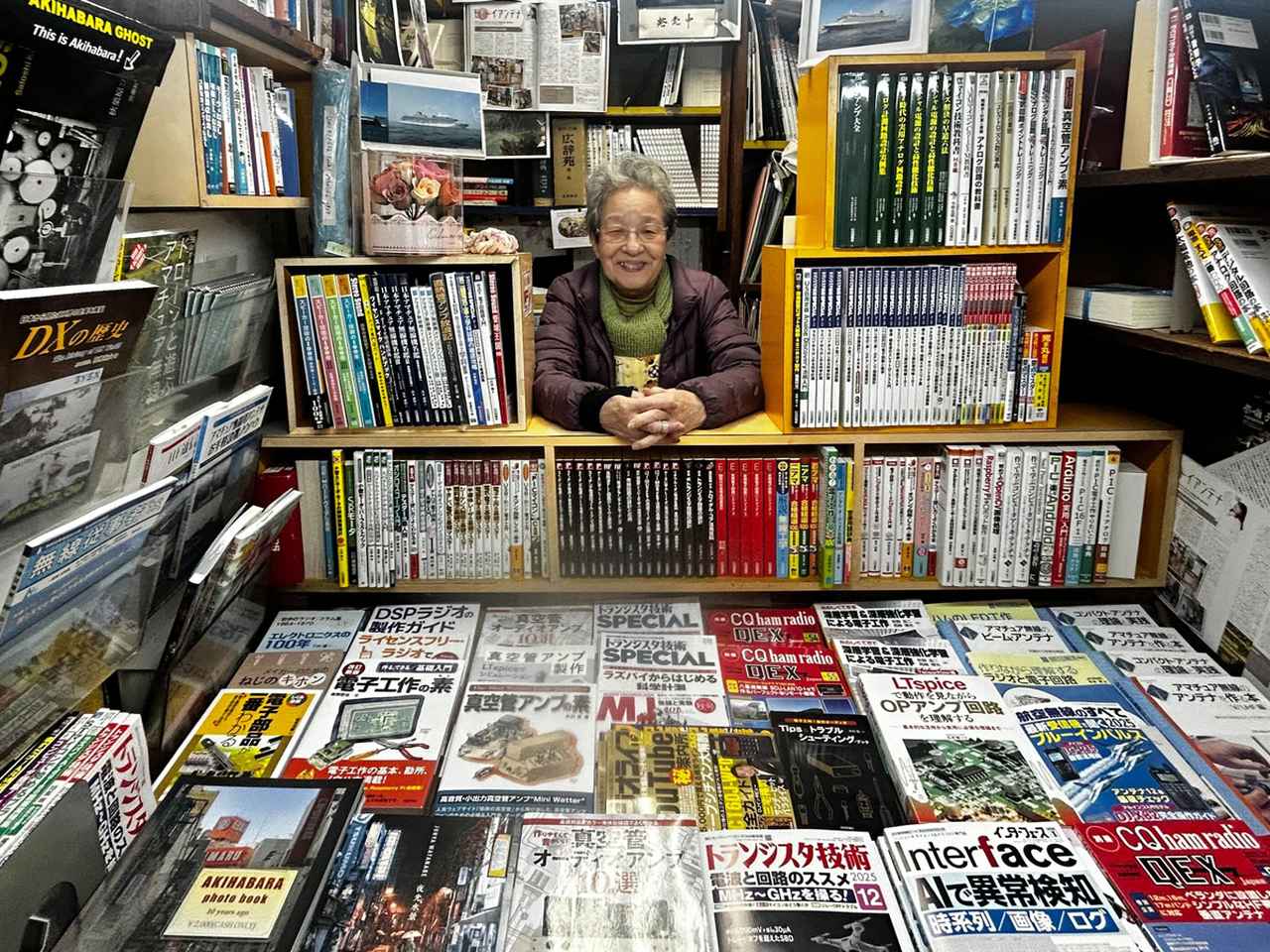 画像1: 秋葉原の“たった一坪”――老舗書店「万世書房」、12月に閉店