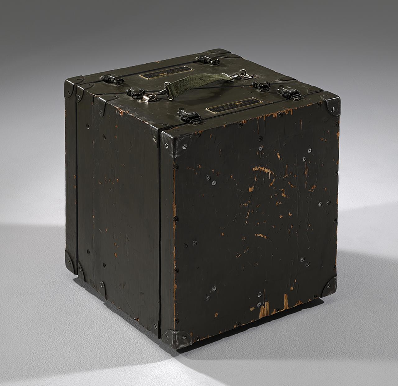 画像1: ラギッドな外観も魅力のヴィンテージ軍用スピーカー