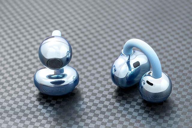 画像: ▲イヤホン本体は前モデル「HUAWEI FreeClip」のデザインを継承しながら、さらに軽量＆小型を実現した