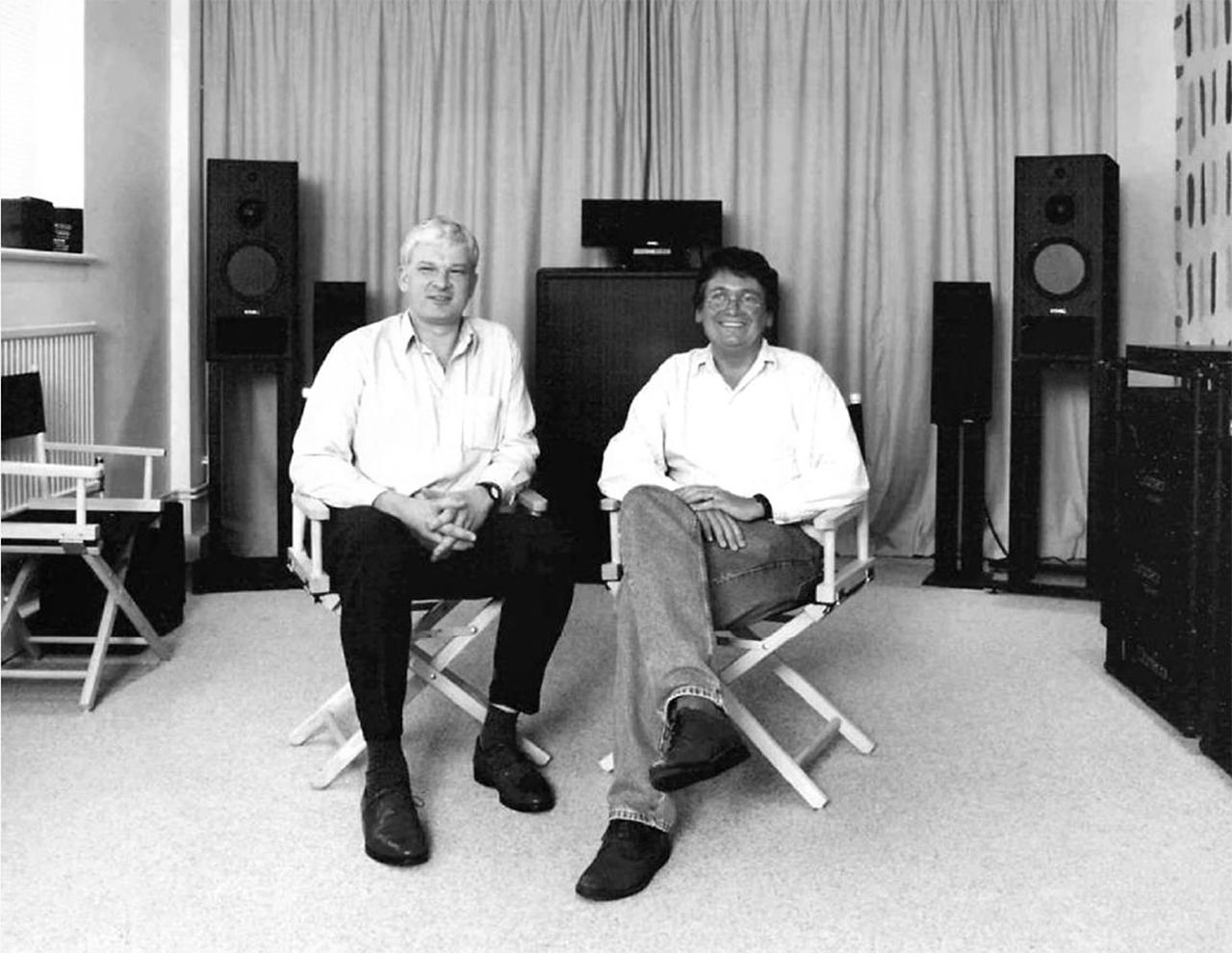 画像: ピーター・トーマス氏(右)とエイドリアン・ローダー氏(左)