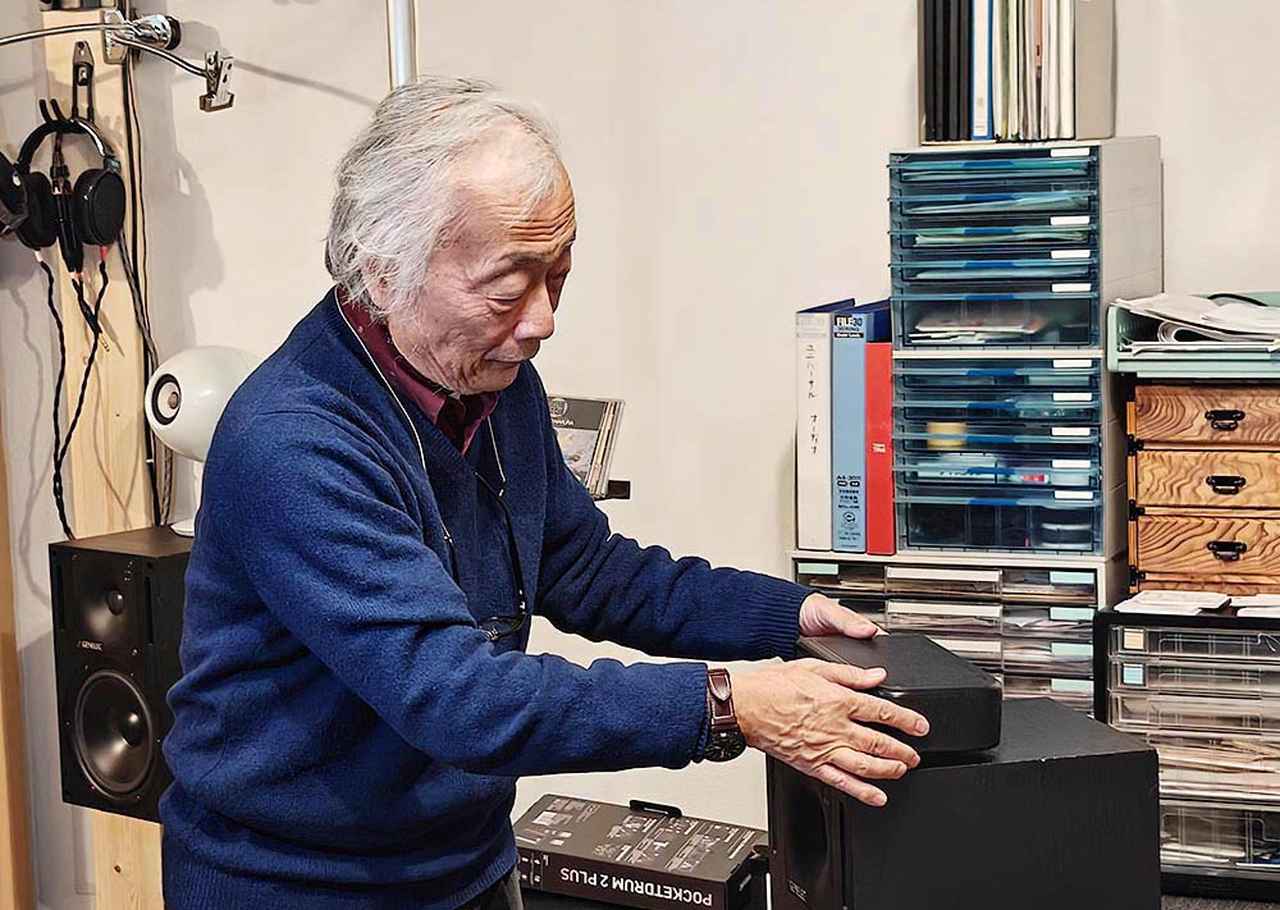 画像: ワイヤレスリアスピーカーをサラウンド再生時の位置に移動して測定すれば、キャリブレーションは完了