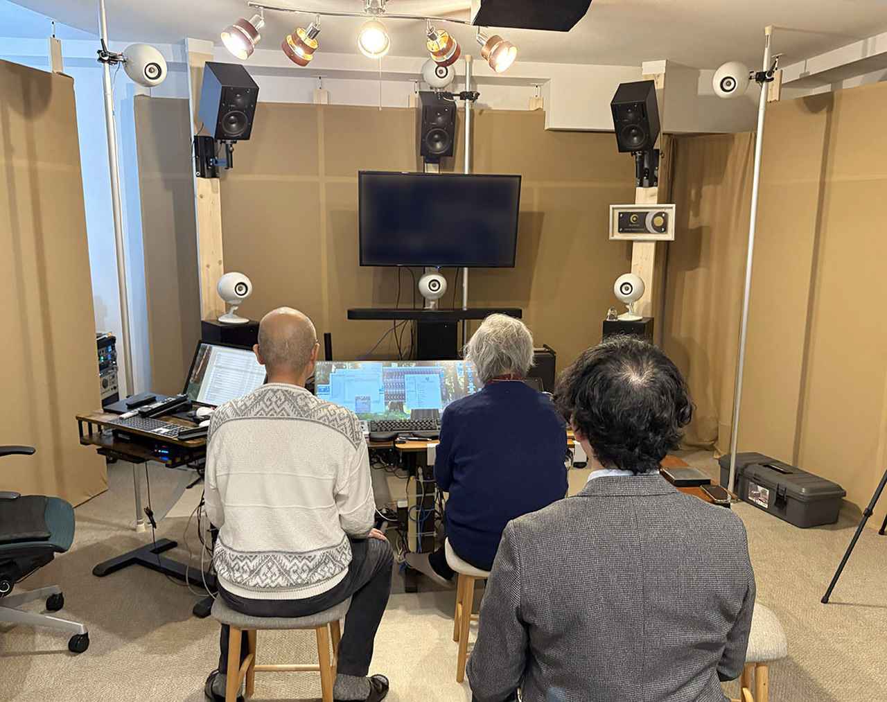 画像: ならまちスタジオにはジェネレックとイクリプスによる2種類のマルチチャンネルシステムが設置されている。今回はジェネレックによる7.1.4チャンネルシステムとBAR1300MK2で同じコンテンツを再生した