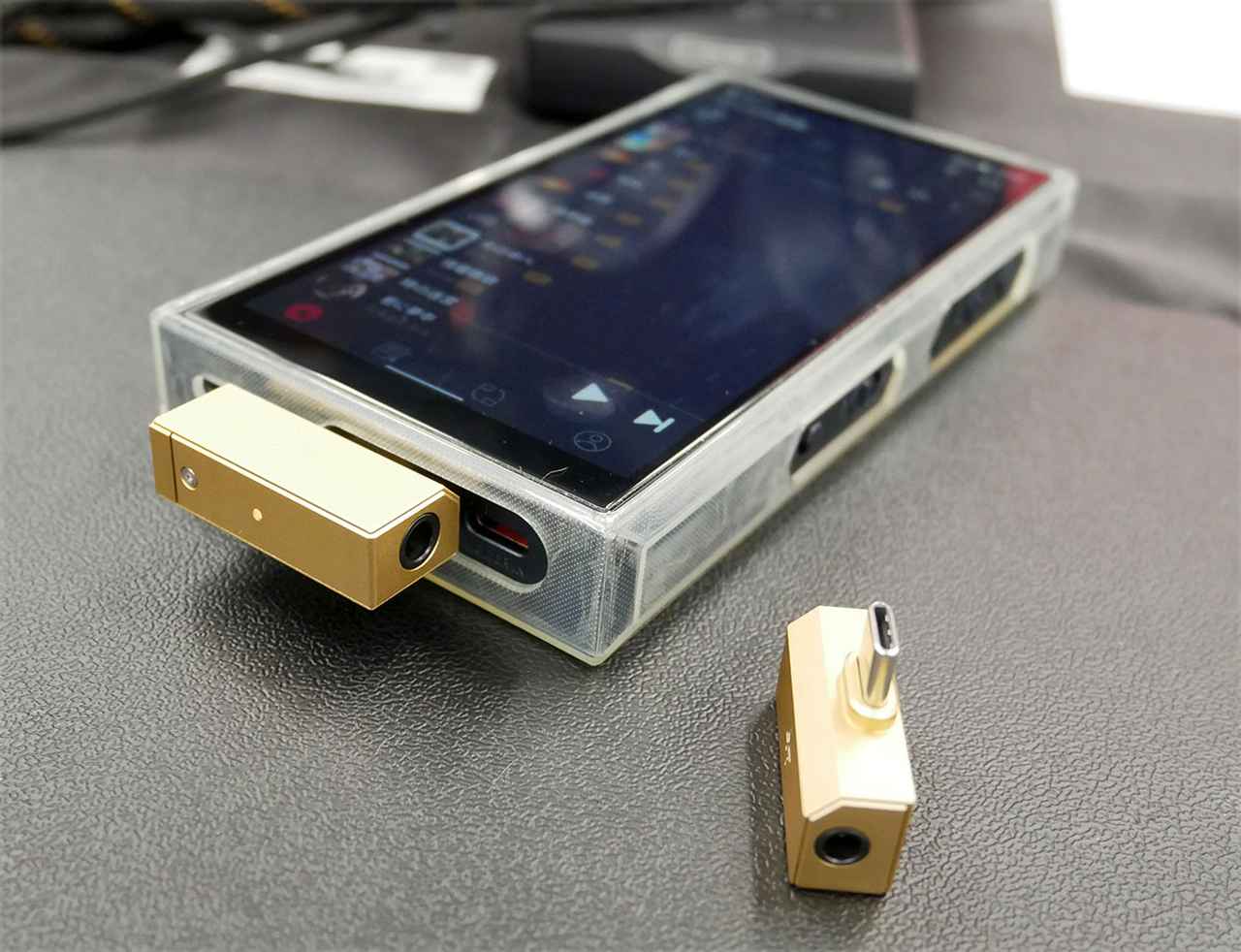 画像: TINY B(左)とTINY A(右)