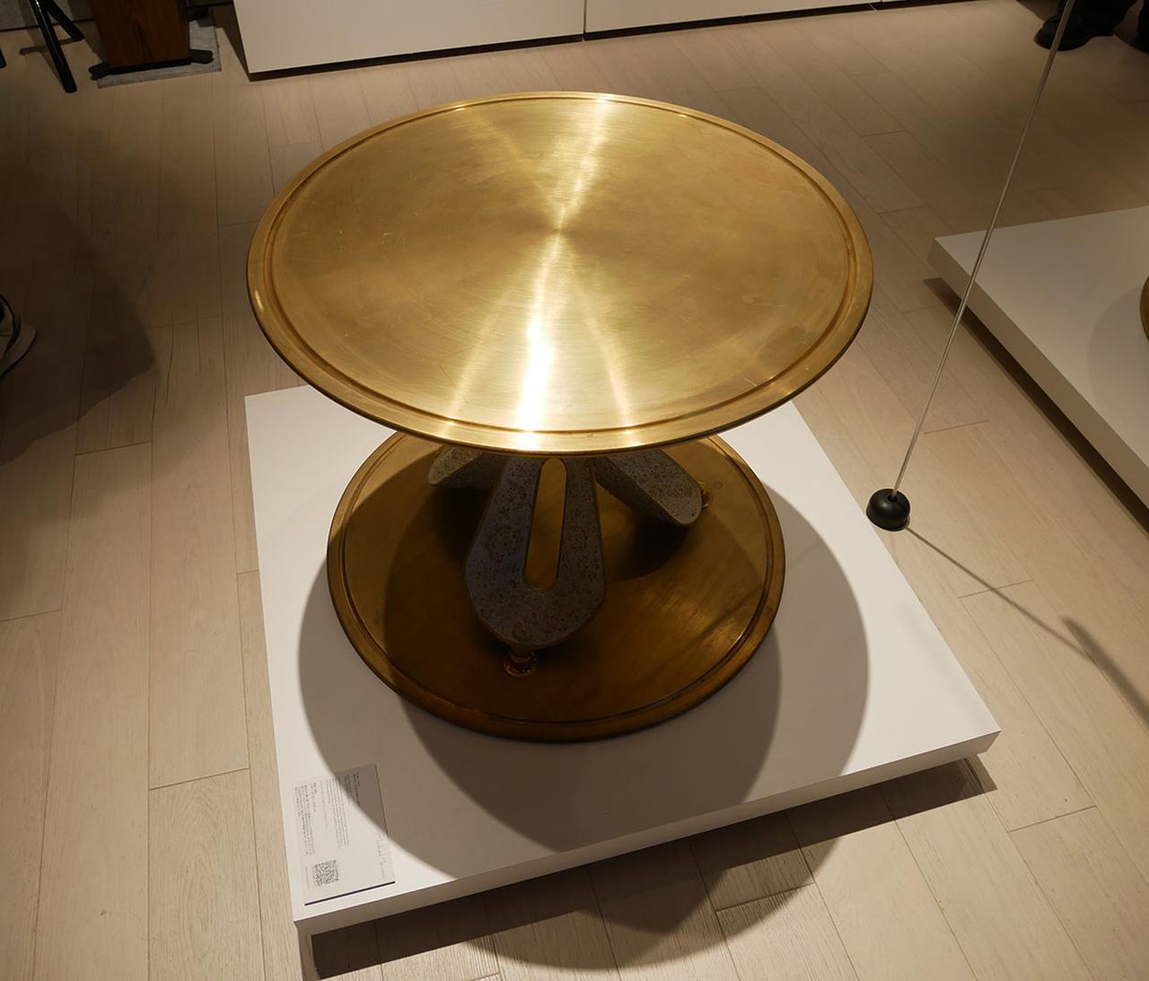 画像: 「クラフト✕テックブロッサム リンクスケーブルL」。同一の鉄製モジュールを組み合わせることで、様々なサイズのテーブルや壁掛け作品が作り出せるそうだ