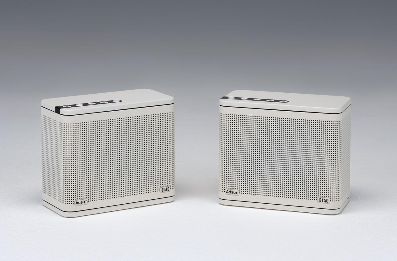 画像: NAVA100-WHは2台使ったステレオ再生「デュアル・プレイ」が可能だ。スマホ等にまずNAVA100-WHを1台ペアリング、それをマスターにして、もう1台のNAVA100-WHをスレーブとして組み合わせる。ペアリング済のスピーカー（マスター）の本体上部にあるBTボタンを1回押し、次にペアリングされていないスピーカー（スレーブ）のBTボタンを1回押すと、自動的に接続される仕組みだ