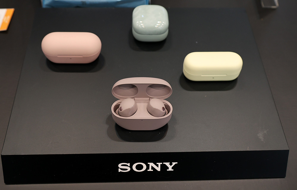 画像9: 【ポタフェス2025冬 秋葉原 レポート01】各社から登場の新製品をいち早くチェック。ファーウェイ「HUAWEI FreeClip 2」、Victor「WOOD master」、Bowers&Wilkins「Px8 S2 McLaren Edition」など