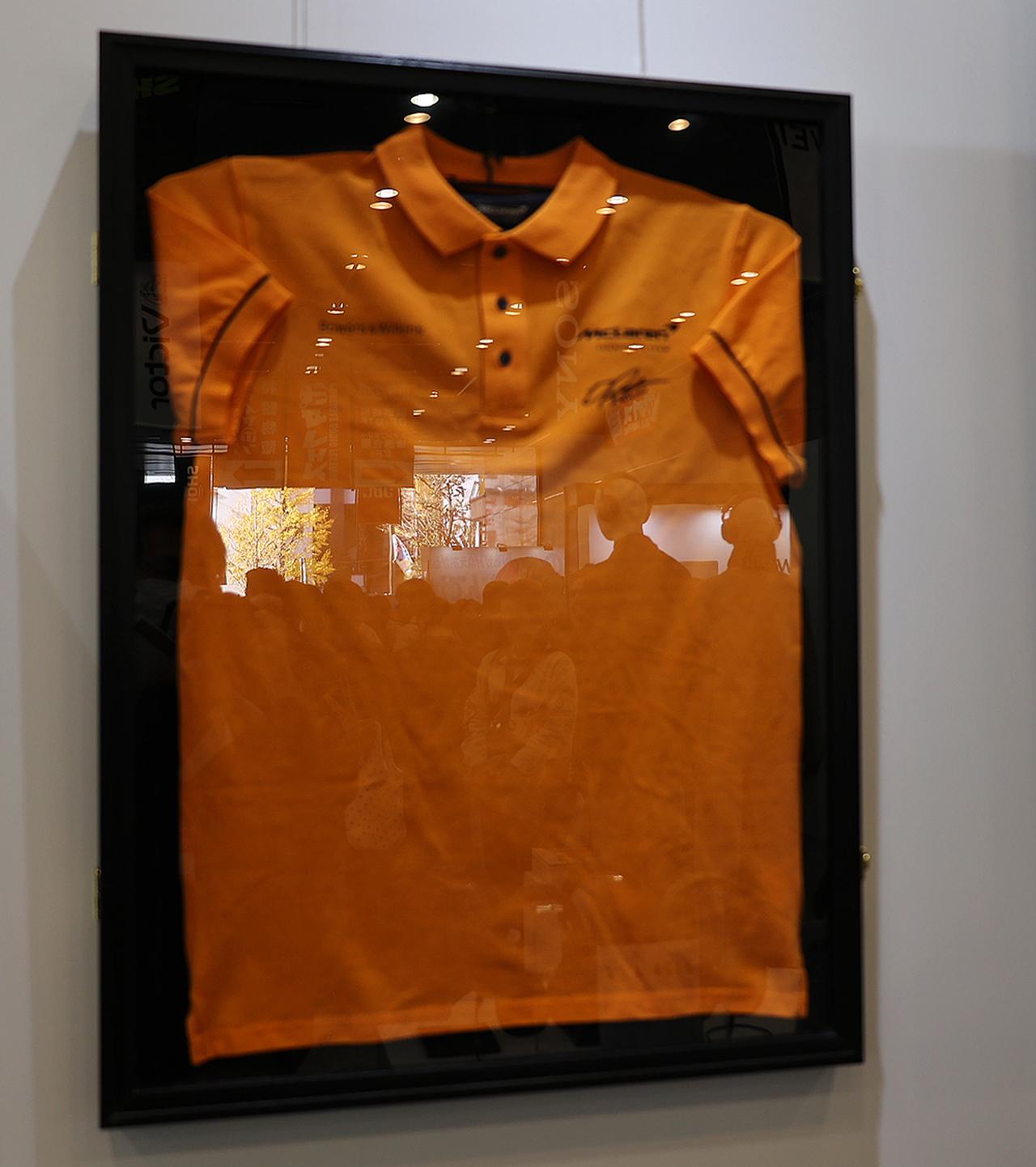 画像: ピアストリのサイン入りシャツ