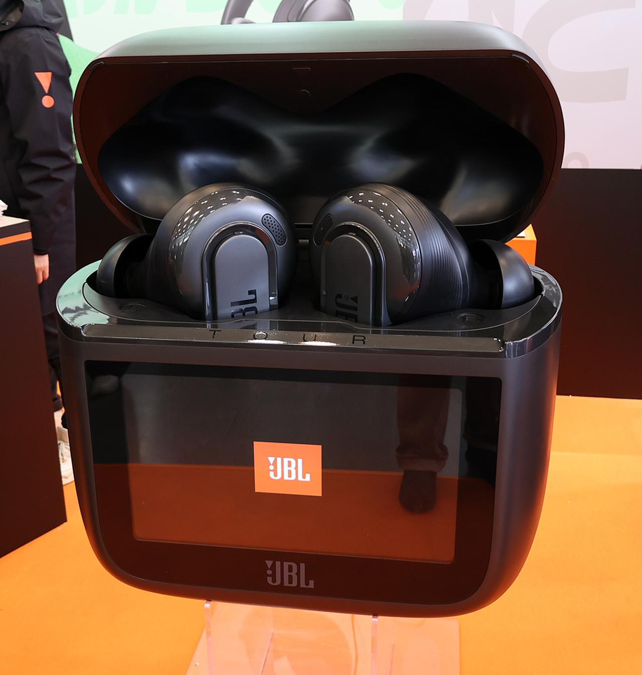 画像2: 【ポタフェス2025冬 秋葉原 レポート01】各社から登場の新製品をいち早くチェック。ファーウェイ「HUAWEI FreeClip 2」、Victor「WOOD master」、Bowers&Wilkins「Px8 S2 McLaren Edition」など