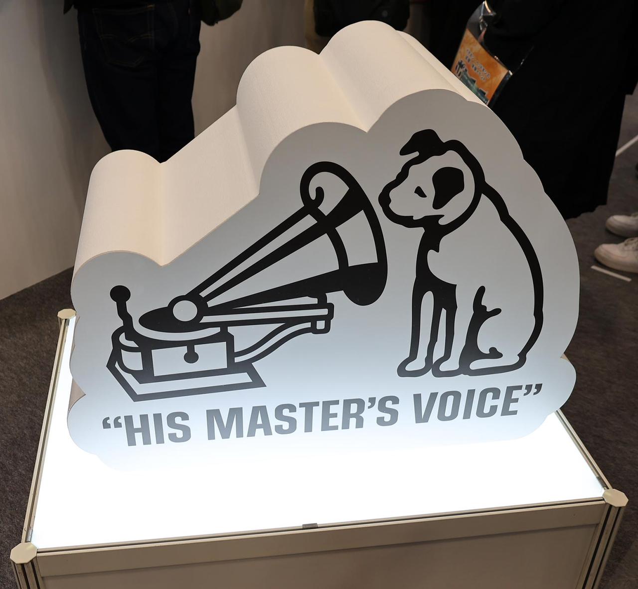 画像: ブース前面にはニッパー君