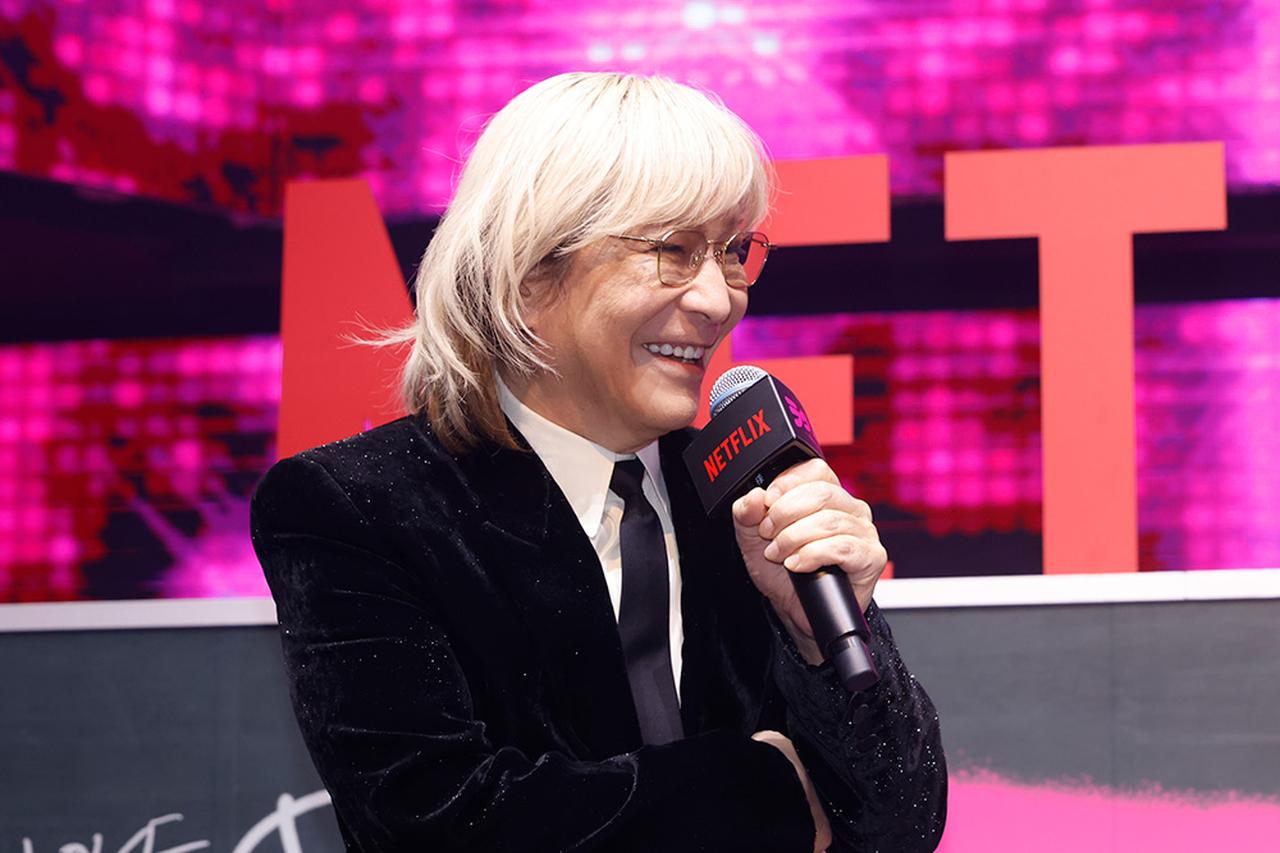 画像: Netflixリアリティシリーズ「ラヴ上等」配信開始。配信開始記念のイベントに、主題歌のプロデューサー小室哲哉がサプライズで登場！