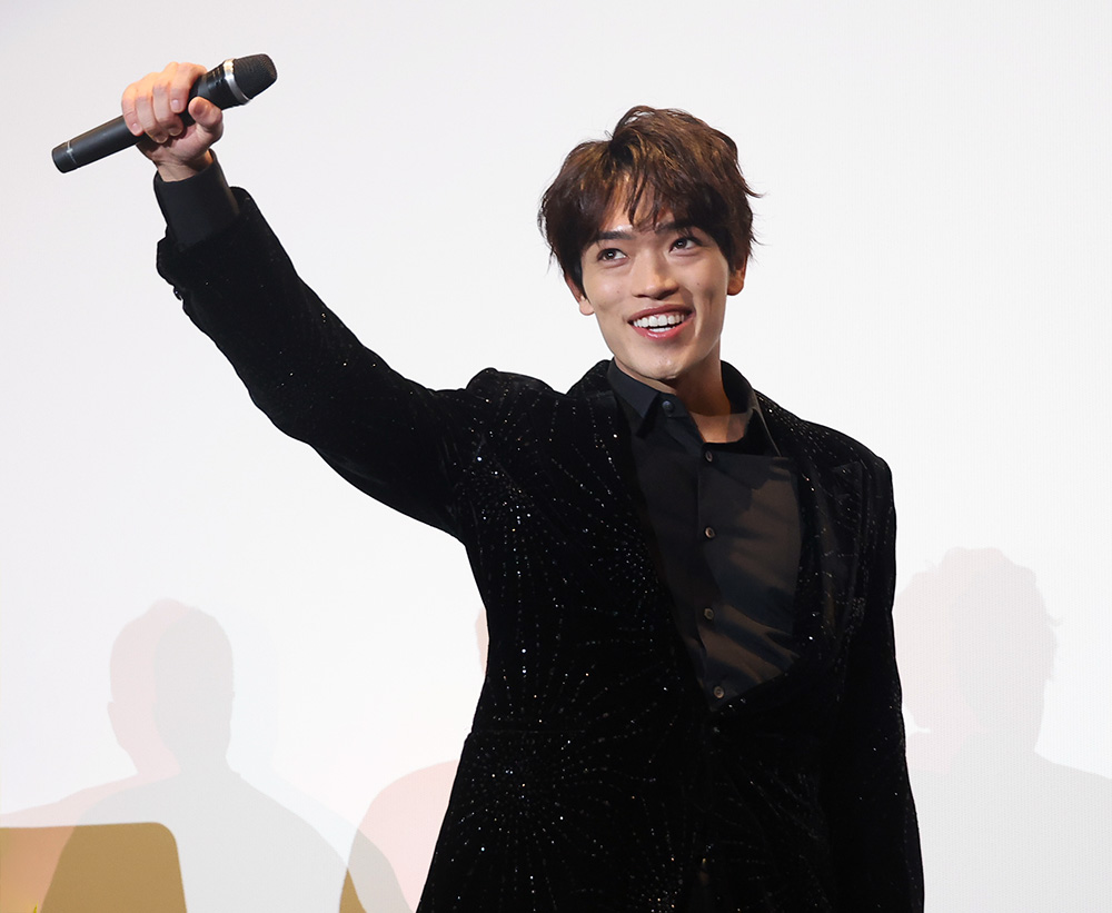 画像1: 映画『初恋芸人』が公開。主演の原は「夢を追い切れない自分とか、言い訳を考えちゃう自分に気づかされる内容になっています」