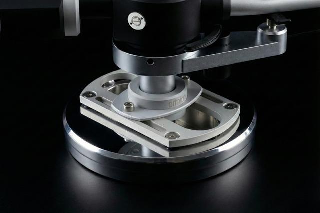 オルトフォン、SMEのベース穴にオルトフォンのアームが取り付けられる