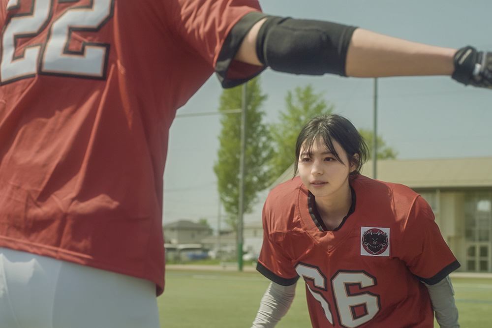 画像2: 予想の斜め上を行く比類なき痛快作『翔んだタックル大旋風』が公開へ。主演「吉田伶香」は、「くだらなさが全開なので、考えずに、感じてほしい」