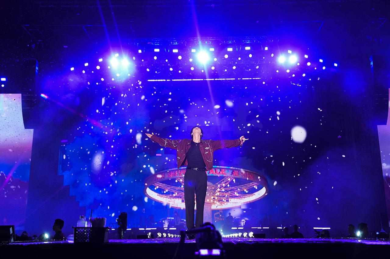 画像: BTSメンバー「JIN」の自身初のソロコンサートツアーの模様が映画に! 『#RUNSEOKJIN_EP.TOUR THE MOVIE』として本日より上映