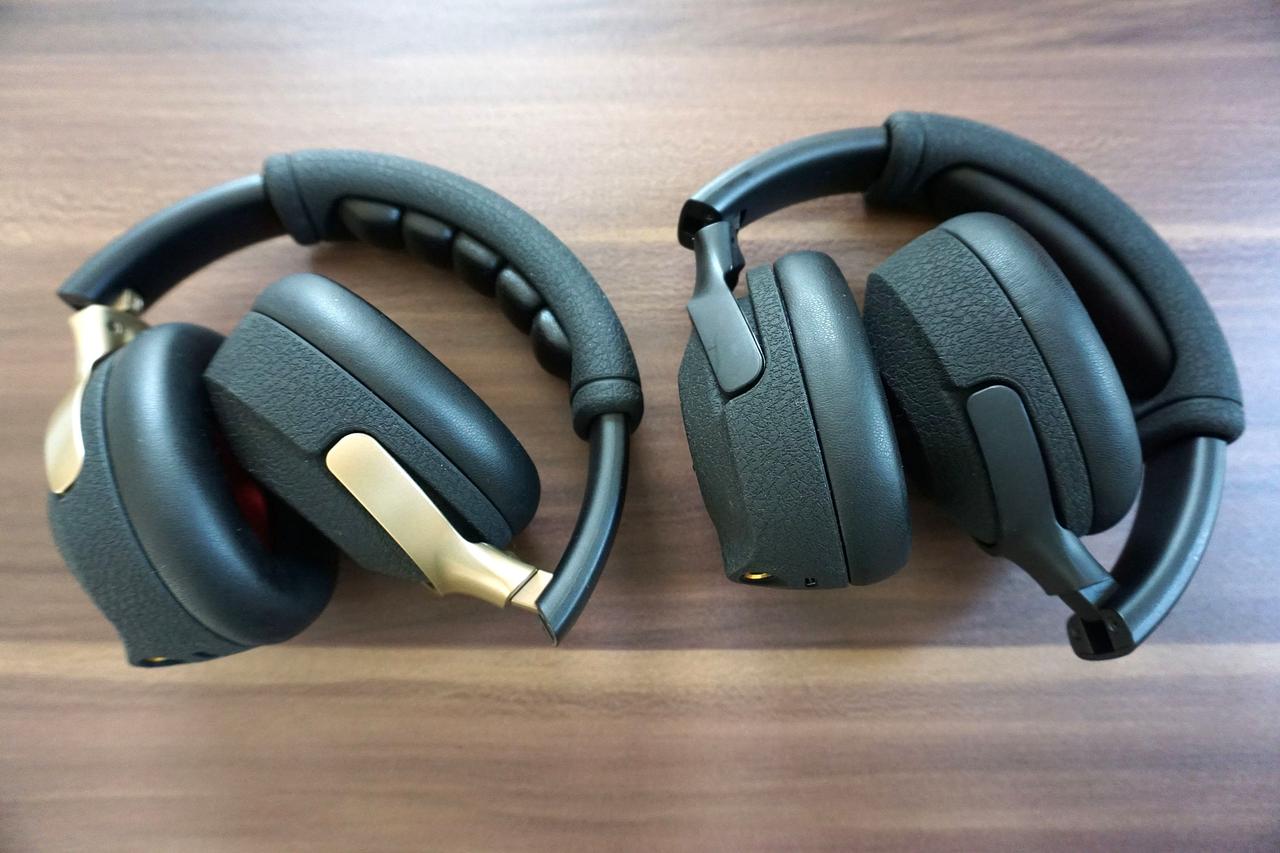 画像: 「Spark NEO」(写真左)と「Spark NEO CORE」(写真右)。どちらの製品も折りたたむことができるので収納に便利