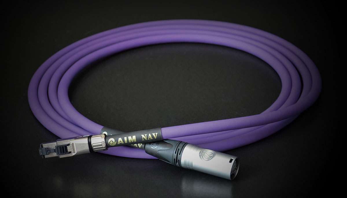 画像: 片方がイーサコンRJ45プラグ、片方がRJ45プラグの「NAV-S」