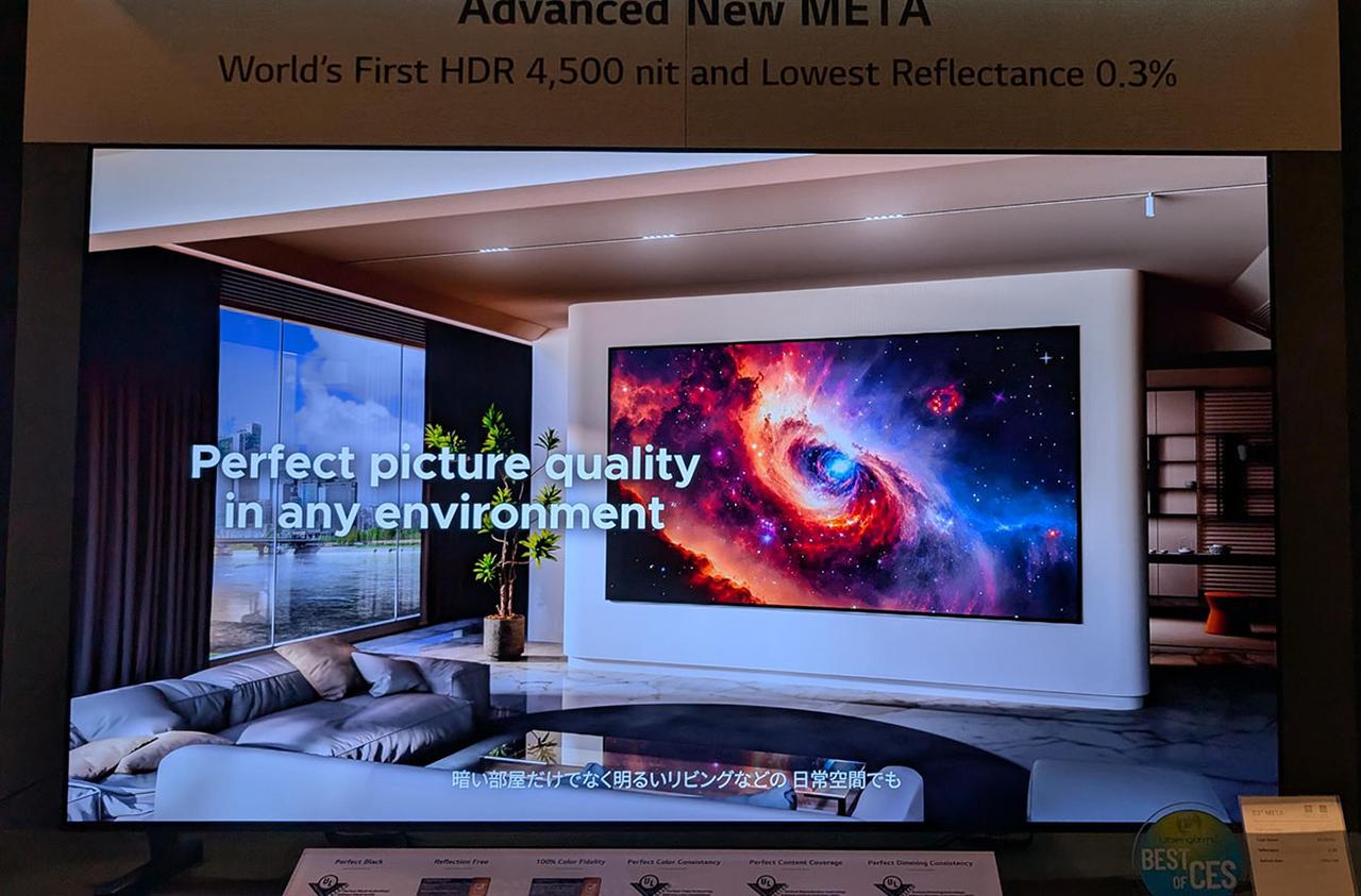 画像: 驚異の反射率0.3％を達成。映り込みがほとんどない。明所でもコントラストが落ちない