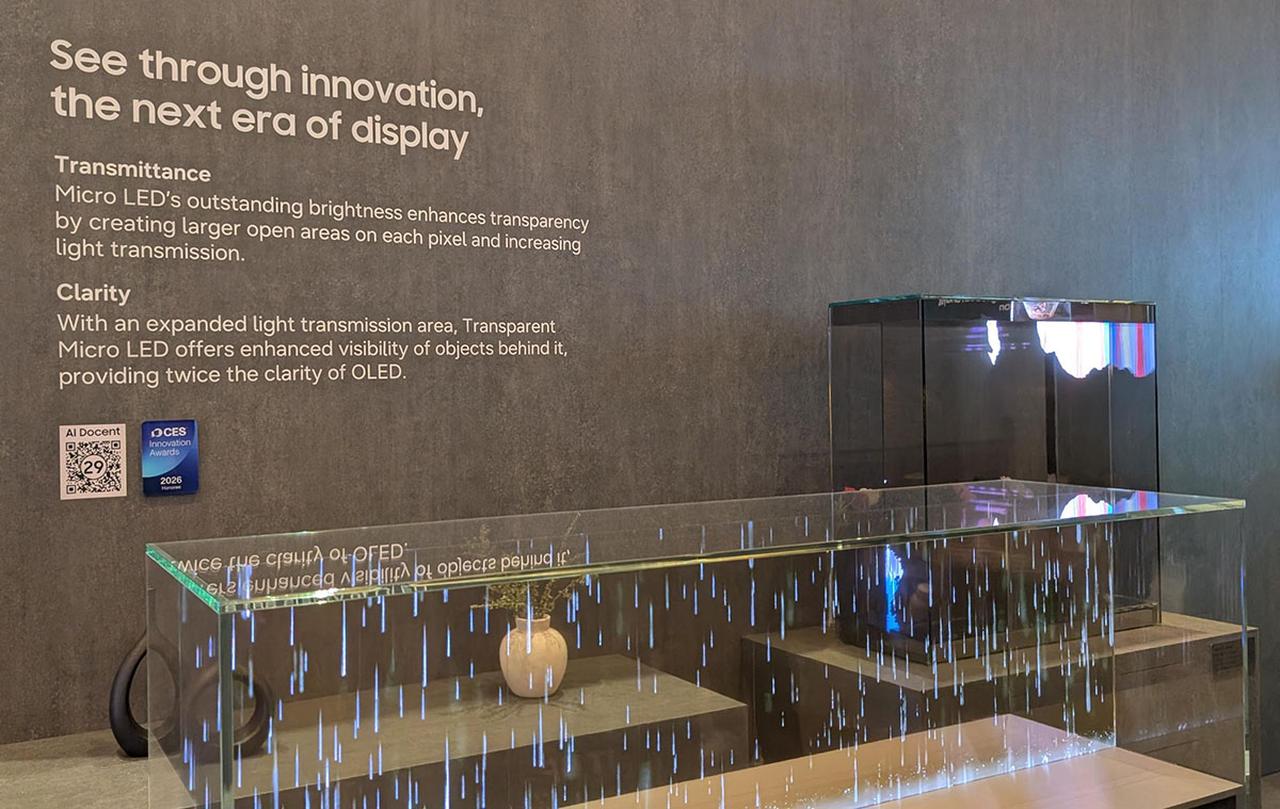 画像: 透明マイクロLEDの応用例。透明ボックスに雨が降る