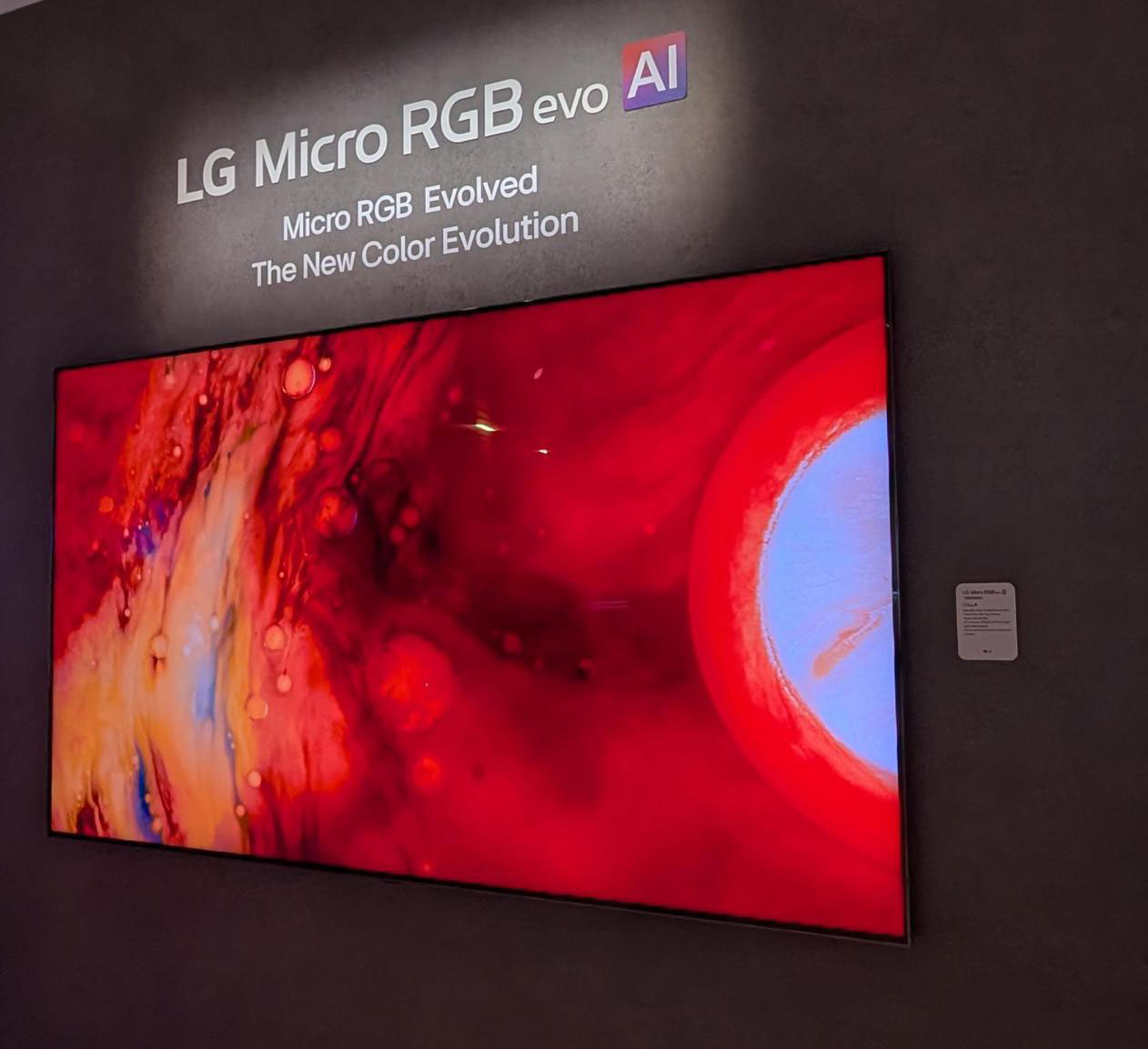 画像: LG Wallpaper TV、LG OLED evo W6