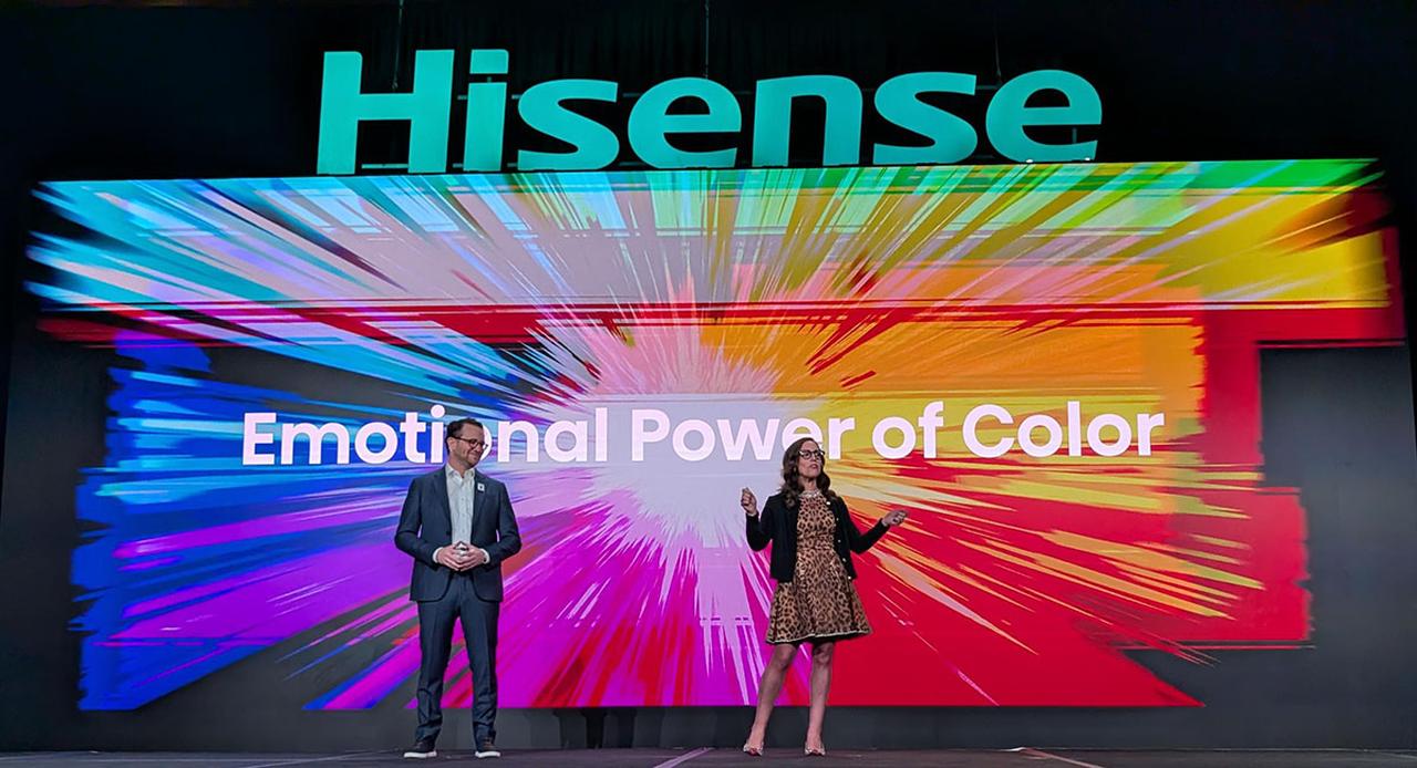 画像: プレス・カンファレンスで、「Emotional Power of Color（色の感情的な力）」について、まずプレゼンテーション