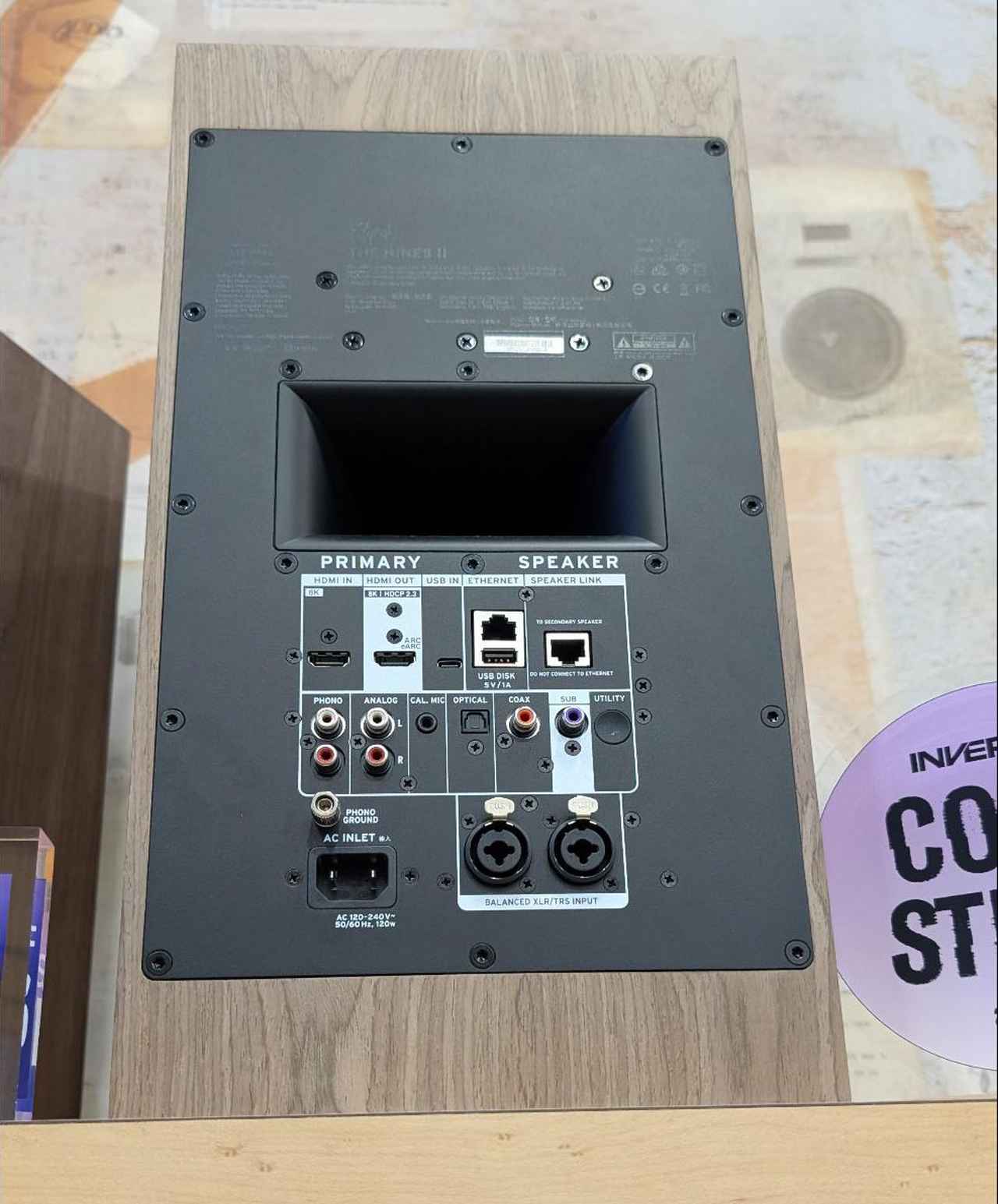 画像: The Nines IIの背面。インターフェイスが豊富