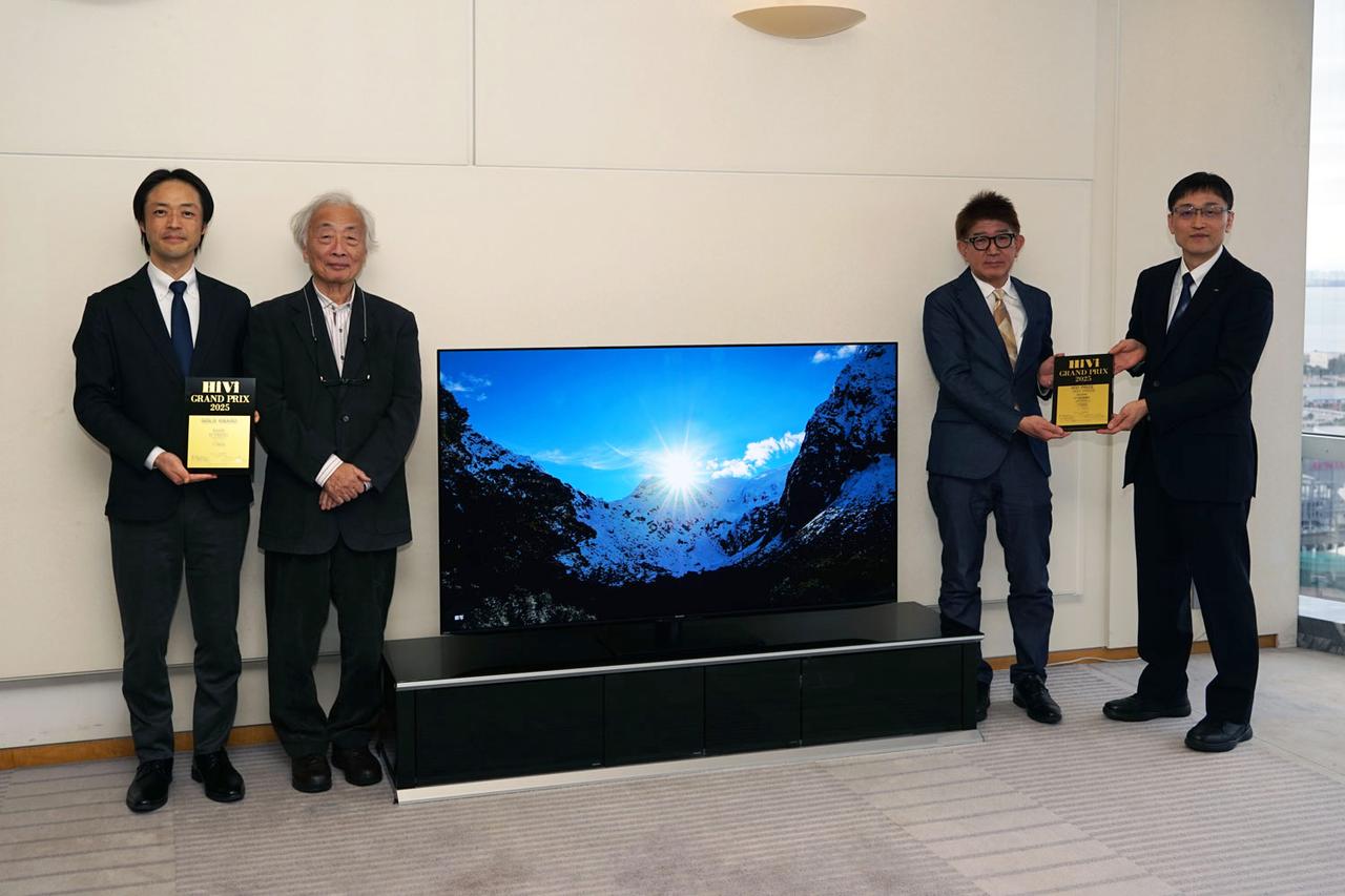 画像4: シャープ4T-C65HS1が獲得したHiViグランプリ2025最高賞〔ゴールド・アウォード〕の記念盾を授与