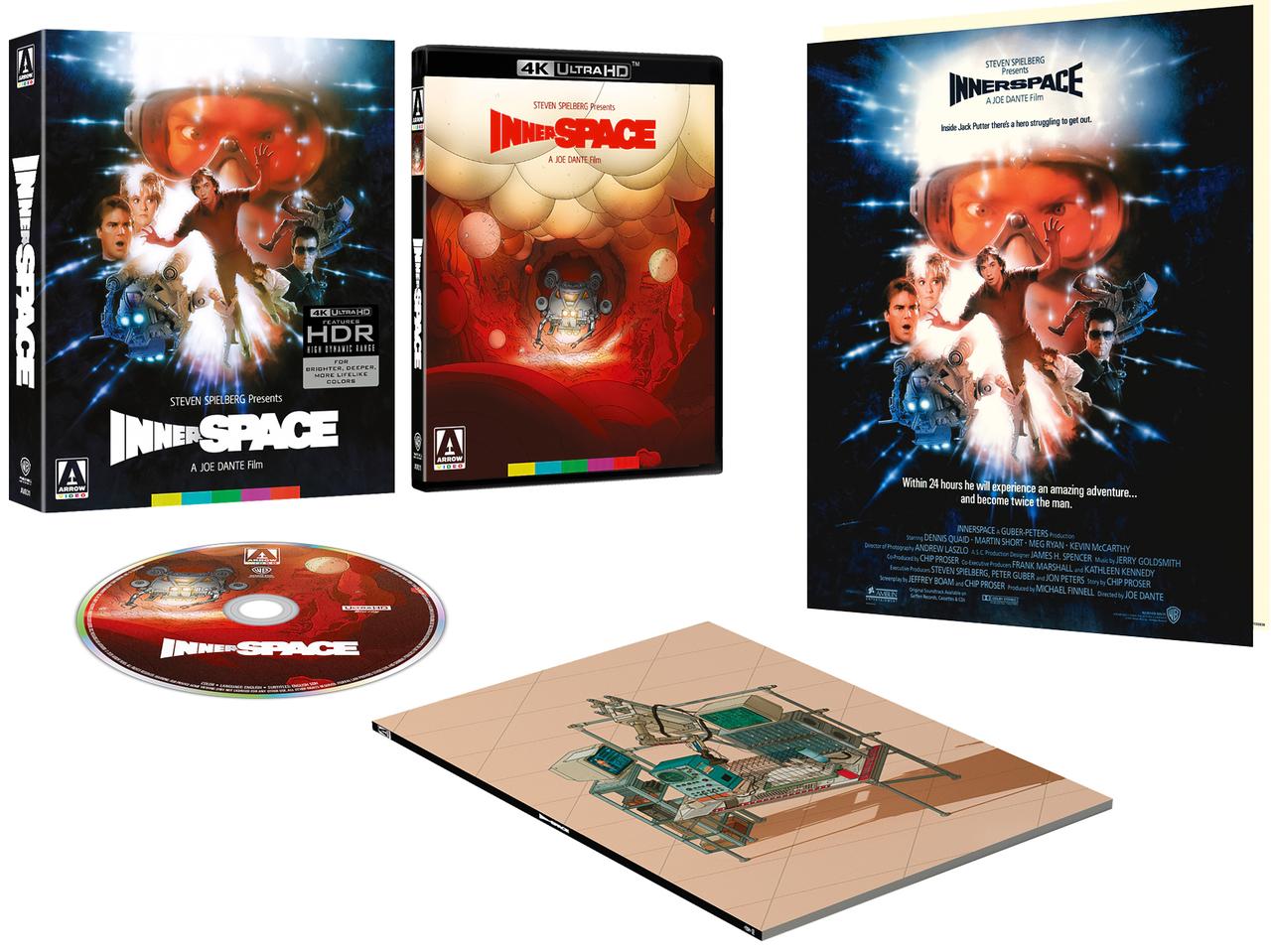 画像1: オリジナル脚本を書いたチップ･プローザー（『アイスマン』）は、1966年の『ミクロの決死圏』からアイデアを拝借したことを公言していた。1984年にワーナーが脚本のオプション権を取得して、その改訂を私に依頼してきた。私はずっと首を縦に振らなかったが、結局のところ根負けしてしまった。オリジナルはシリアス･タッチで、小さな人間が大男の体に入ってしまうというもので、ちょっと支離滅裂で馬鹿げていた。そこでまず、すべてをコメディ･タッチに変えた。ディーン･マーティンを縮小して、ジェリー･ルイスの中に注入したらどうなるか、という発想からアプローチしたんだ。プロットが完成したら、あとは何でもできると感じていた。最終的に出来上がった脚本は突拍子もないものだったが、驚いたことに誰もが気に入ってくれた。リチャード･ドナー、ジョー･ダンテ、ジョン･カーペンター、そしてスティーヴン･スピルバーグまでもが、この企画に賛同したんだ。スティーヴンは最終的にプロデューサーに専念することになり、その代わりにジョーがこのアイデアに飛びつついてくれたんだ。（脚本 ジェフリー･ボーム）