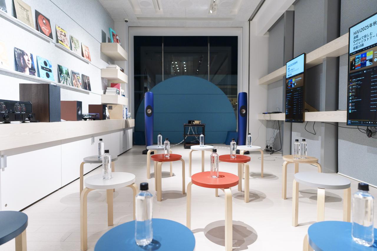 画像: イベントは建物の2階に位置するイベントスペースで行なわれた