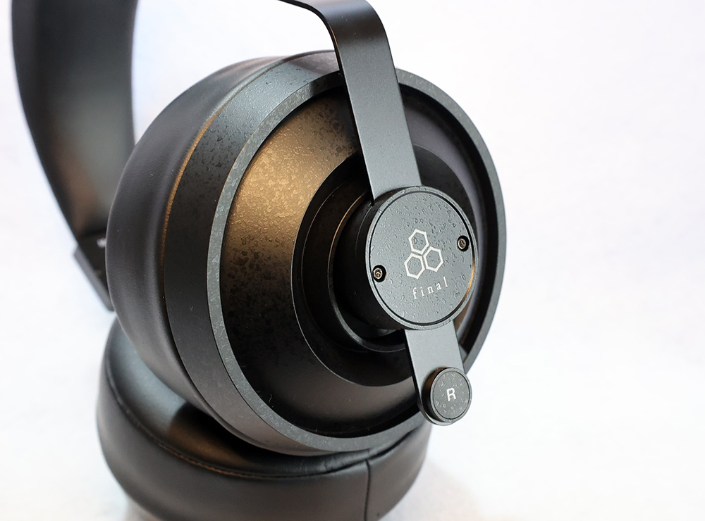 画像3: finalの有線ヘッドホン「DX4000CL」は、煌めき感のある高域再現と、上方に展開する広大な音場が持ち味。兄弟機「DX3000CL」と2台持ちして、曲調に合わせて使い分けるのも面白そう