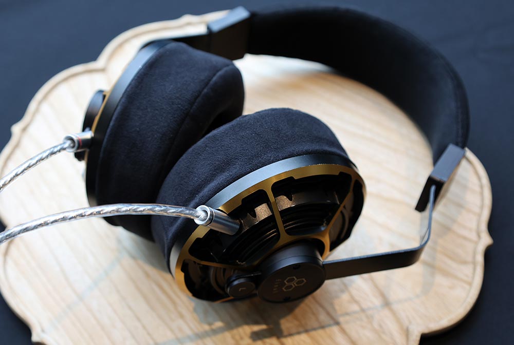 画像1: 【冬のヘッドフォン祭mini 2026」リポート01】final、弩級のフラッグシップヘッドホン「DX10000CL」を試聴展示。final／飯田ピアノ／アユート／intime