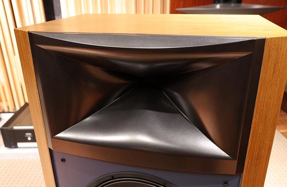 画像3: JBLモニタースピーカー「4369」をじっくり聴いた！ “豊かな迫力と現代的な描写力を備えた音は、他のスピーカーでは味わえないJBLならではの新境地だ”【注目製品に肉薄 07】