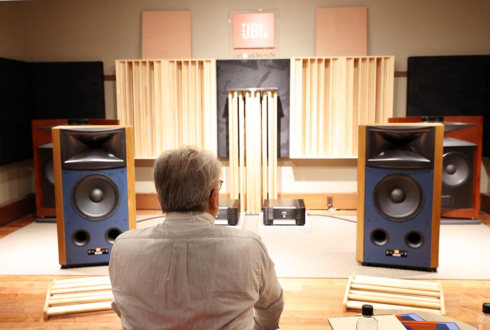 画像: 取材はハーマンインターナショナルの試聴室で実施した