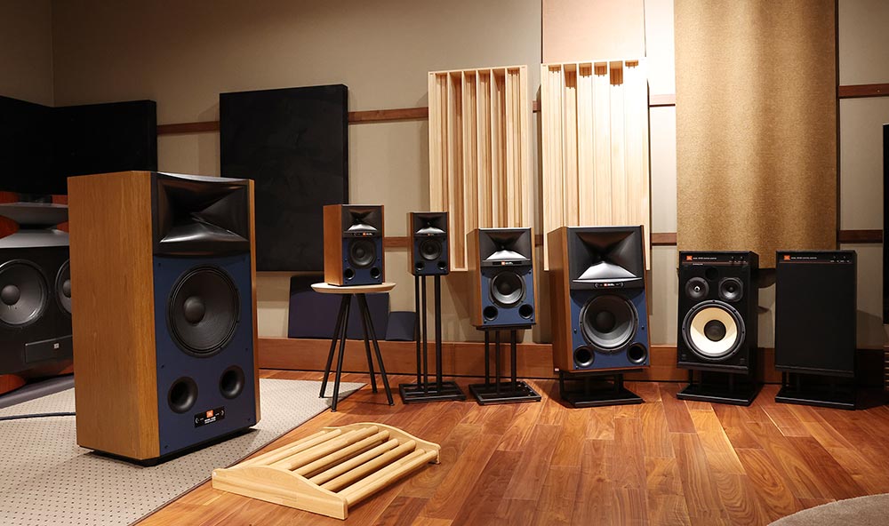 画像: JBLスタジオモニターシリーズのラインナップ。左から4369、4309、4305P、4329P、4349、4312G