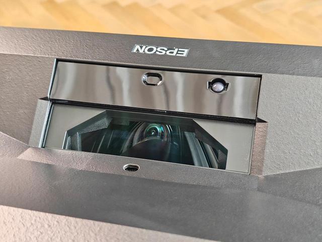 画像3: 【PR】エプソンの超短焦点プロジェクター「EH-LS970」で、大画面がこんなに手軽に！ ドラマ、アニメ、ゲーム…… 僕の好きなすべてが、あっという間に100インチになった