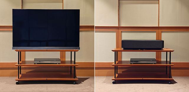 画像: StereoSound ONLINE視聴室で、EH-LS970の設置サイズを確認してみた。左は48インチ薄型テレビで、右がEH-LS970を置いた状態。壁際に幅1mほどのスペースがあれば、すっきり収まるはずだ