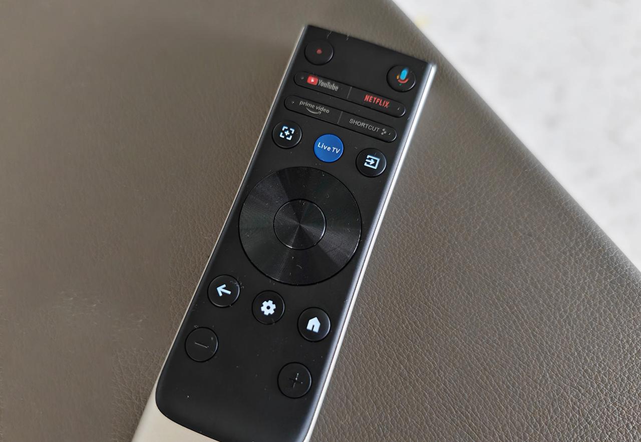 画像: リモコンは自照式なので、暗室でも使いやすい