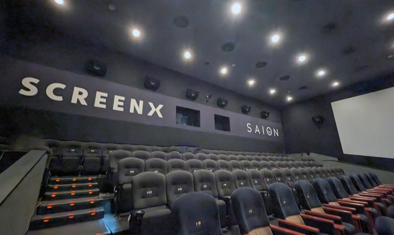 画像: リア側には「SCREENX」と「SAION」の文字を誇らしげにディスプレイ