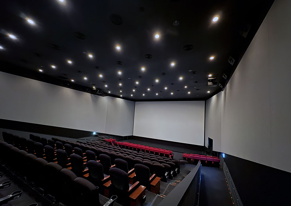 画像: 109シネマズ川崎 シアター1。ほぼ視野いっぱいにスクリーンが広がっている。