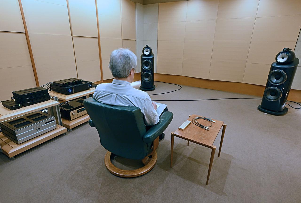 画像: 取材はStereoSound ONLINE試聴室で実施した。アンプやスピーカーはリファレンス機器を使っている
