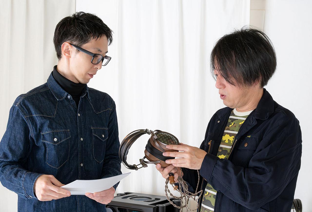 画像: SENDY AUDIOの輸入元であるアユートの河野 亮さん（左）が取材に同席し、製品の詳細について詳しく解説してくれた