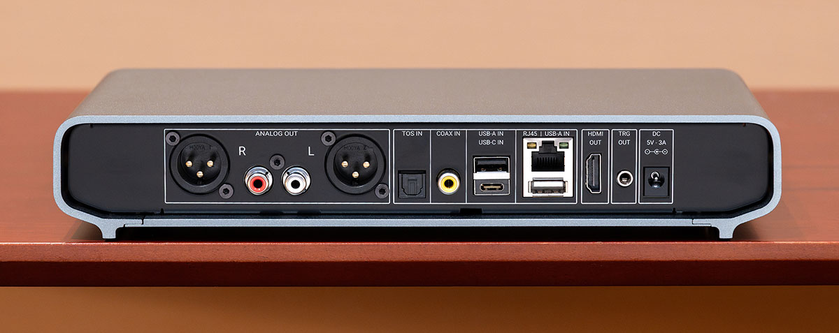 画像: 「Primo Plus」はLANやUSB、あるいはデジタル端子から入力したストリーミングや音声ファイルを、アナログ端子（RCA、XLR）から出力するアイテムだ。右側のHDMI出力から映像メニューの表示も可能