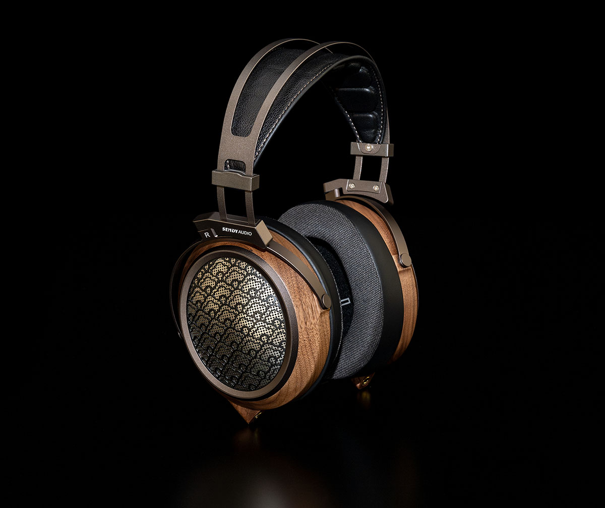 画像1: SENDY AUDIOの新製品「Egret」は、工芸品のような美しさと優れたサウンドを両立した、魅力溢れるヘッドホンだ。“このモデル、かなりコストパフォーマンスが高い”