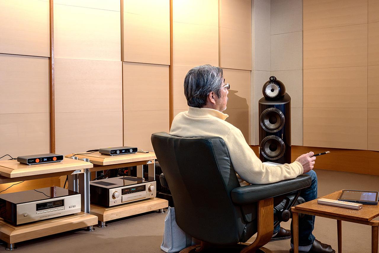 画像: 取材はステレオサウンド試聴室で行った。プリアンプとパワーアンプはアキュフェーズ、スピーカーはB&Wという同誌のリファレンスシステムと組み合わせている