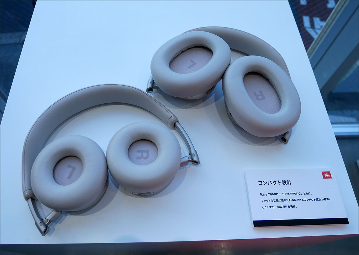 画像: ヒンジ部分は新設計され、フラットな形状のままコンパクトに折りたためるようになった